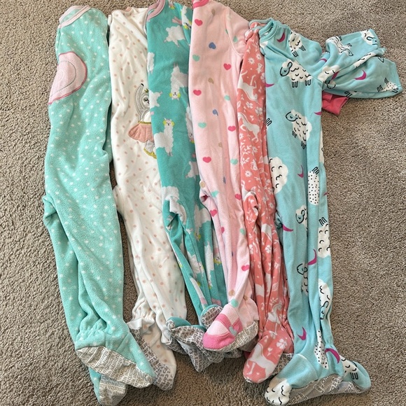 6 Fleece Footed Sleepers - Picture 3 of 5